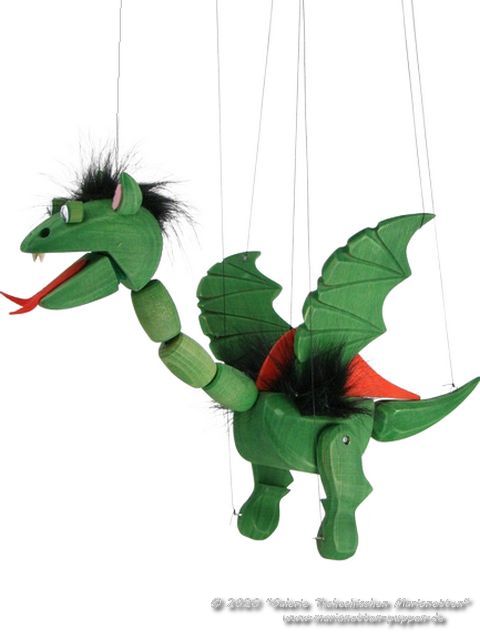 El dragón marioneta de madera