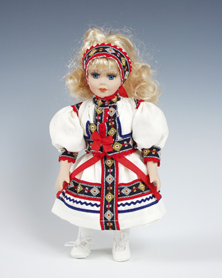 Kopanice muñeca en trajes nacionales 