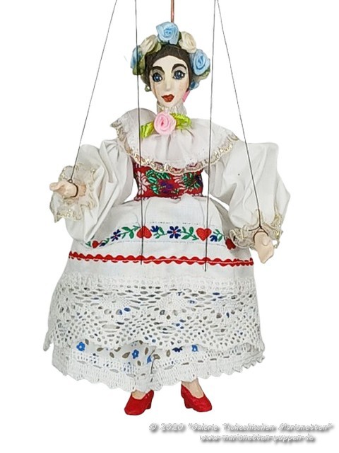 Marioneta en traje nacional Eva