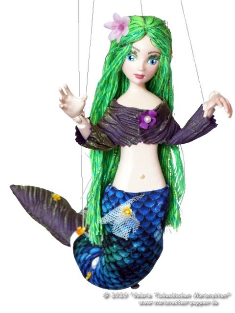 Sirena Attina marioneta