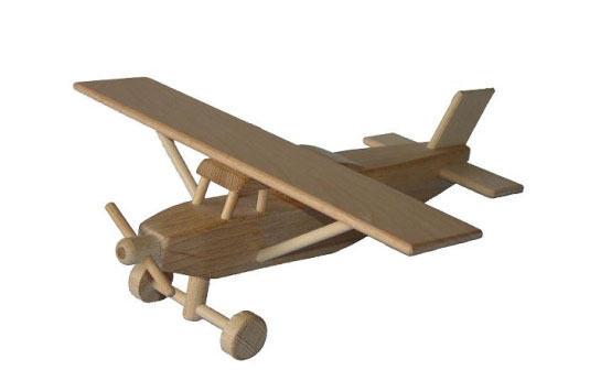 Avión Pilatus de madera