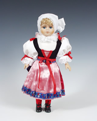 Plzen muñeca en trajes nacionales   