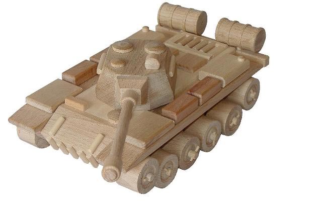 Tanque ruso de madera